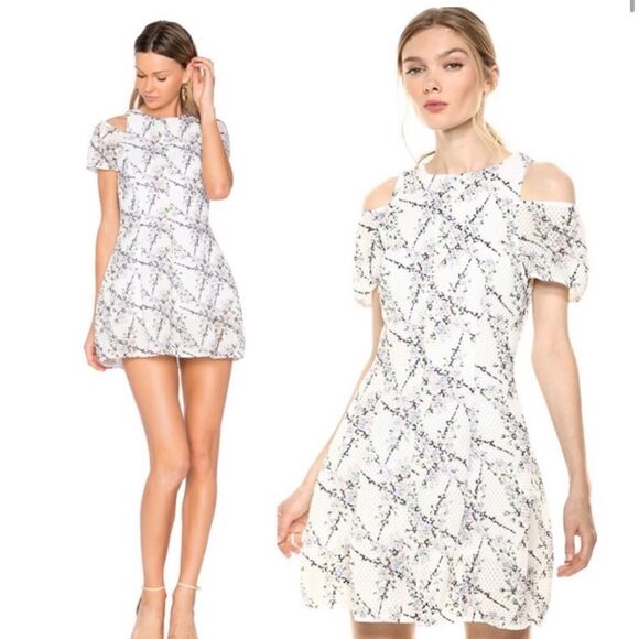 Elliatt Euphoria Floral Dress - Picture 4 of 7